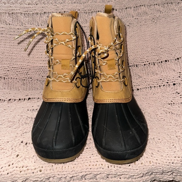 Duck Boots perfect Winter/Fall Boots woman’s size 11 men’s size 9.5. - Picture 2 of 4